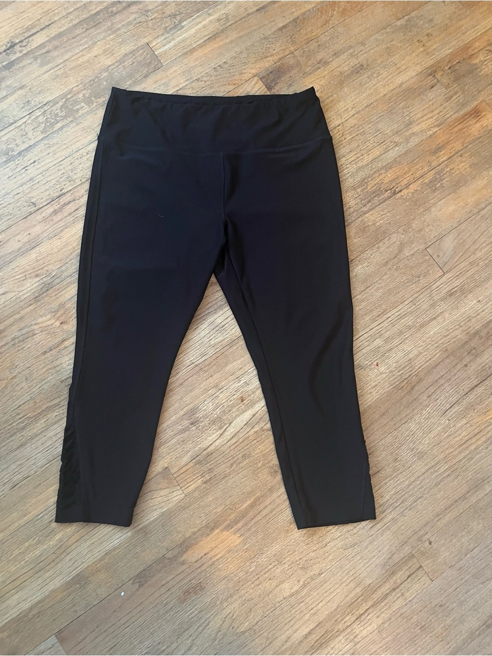 VOGO Athletica Black Capri Leggings for Women